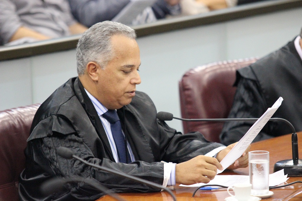Relator do processo, conselheiro Gilberto Diniz (Foto: Karina Camargos Coutinho)